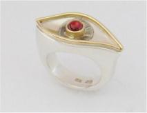 Ring Sterlingsilber, Fassung und Beltung 900er Gold , Granatcabochon