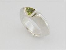 Ring Sterlingsilber, Fassung 900er Gold, Peridot-triangel facettiert