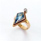 Aquamarinring, Fantasieschliff /750er Gelbgold,Fassung Weigod, Brillant 0,1 ct TW vsi