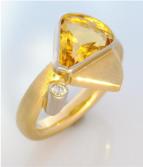 Ring 750er Gelbgold mit Goldberyll in Weigoldfassung und Brillant 