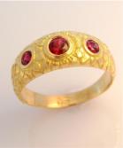 Ring 750er Gelbgold mit Pyropen, Blumenmotiv