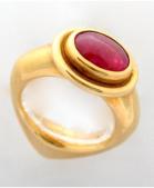 Ring 750er Gelbgold "Flacon" mit Rubincabochon